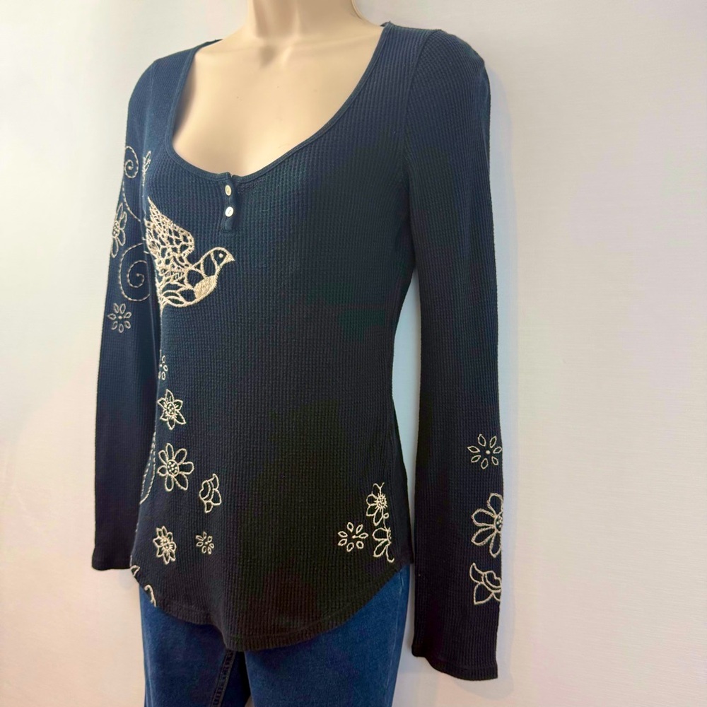 Lucky Brand Black Top with Cream Bird Design - Picture 4 of 16